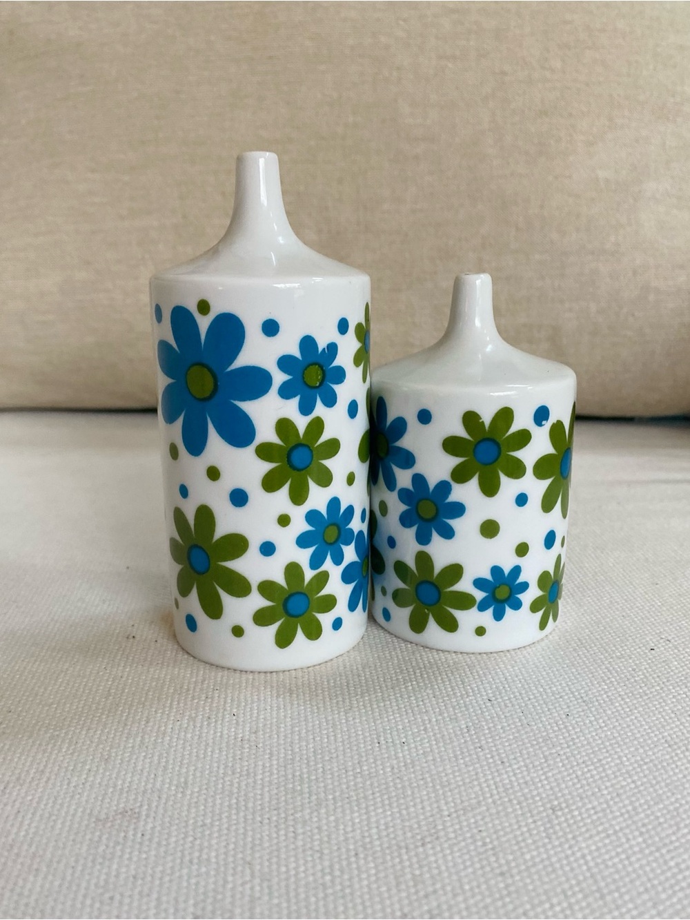 VTG 1970s Flower Power Crazy Daisy Salt Pepper Salt Shakers Blue Green Retro